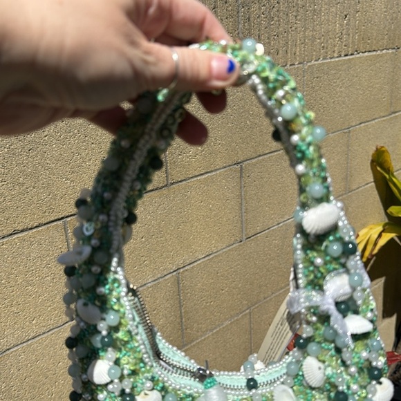 Viral green fringe seashell beaded made in India shoulder bag - Picture 5 of 10